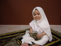 رويترز تختار صورة طفل يحاول الصلاة كأفضل صور العالم 1756146-2383268