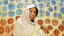 كمالا إسحاق فنانة سودانية رفضت وسام فرنسا للفنون والاداب 