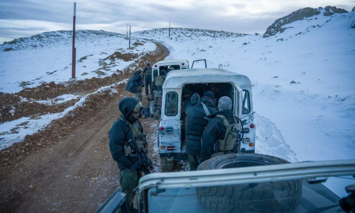 وحدات عسكرية إسرائيلية في الجانب السوري من جبل الشيخ جنوبي سوريا - 9 من كانون الأول 2024 (أفيخاي أدرعي/ إكس)